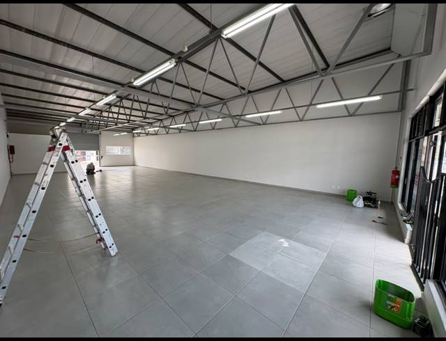 200M² RETAIL TO LET IN GANTS PLAZA